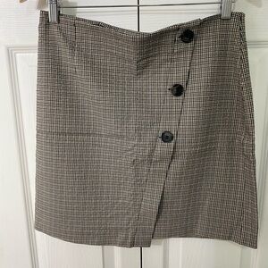Plaid skirt, with button detail